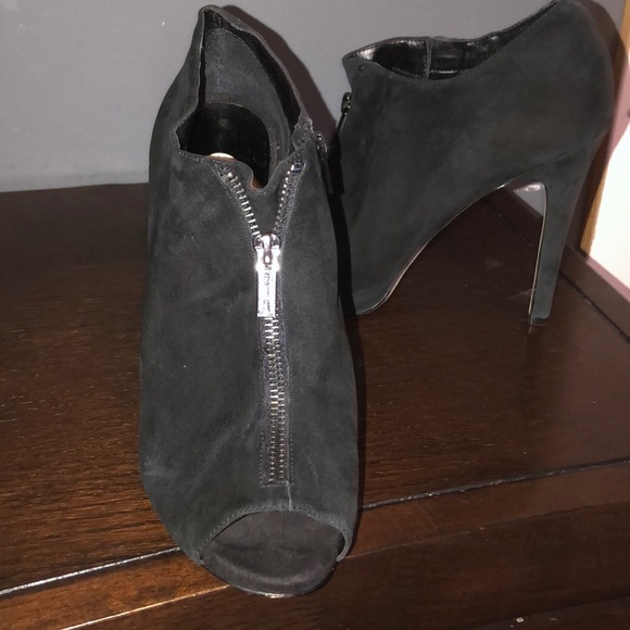 Shoe - Picture 4 of 4